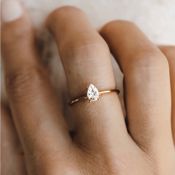 Linjer Pear Shaped Martine Ring - Picture 2 of 6